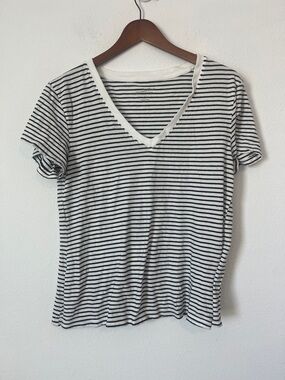 UNIVERSAL THREAD Black & White Striped V-Neck Short Sleeve Tee